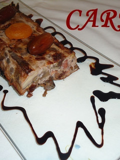 Una foto de Pastel de setas con jamón y frutos secos
