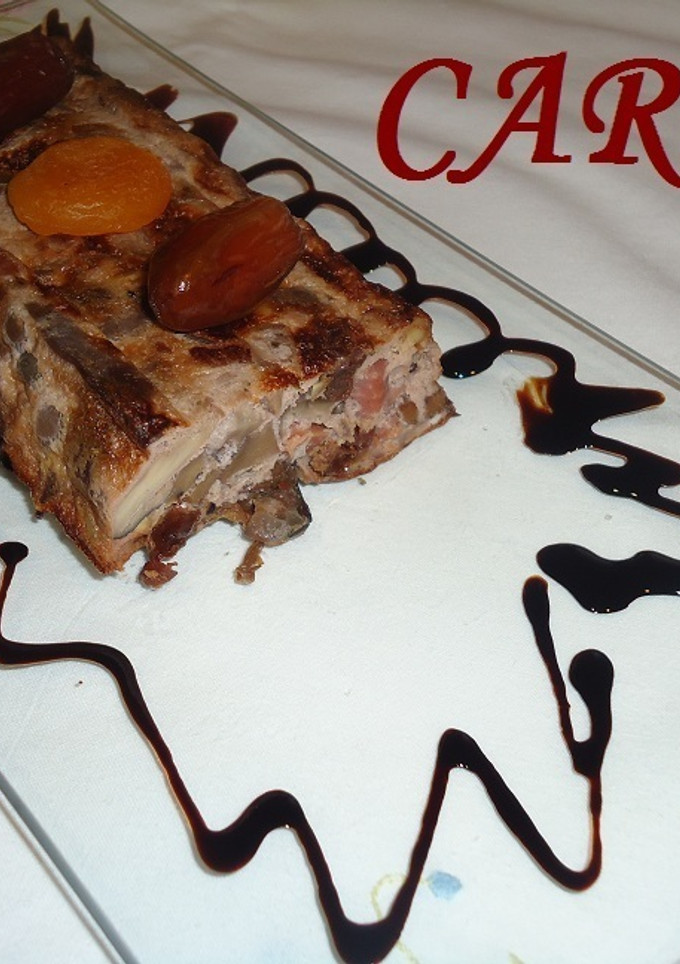 Una foto de Pastel de setas con jamón y frutos secos