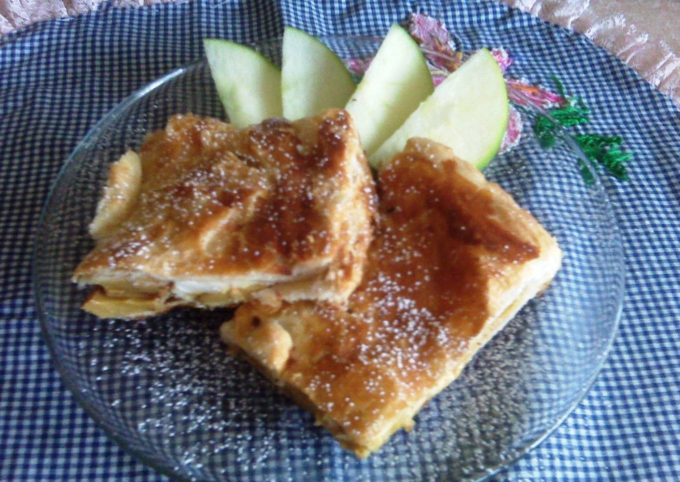 Hojaldre con dulce de membrillo y queso crema<br />