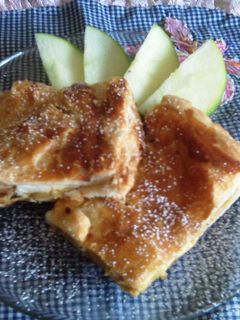 Una foto de Hojaldre con dulce de membrillo y queso crema