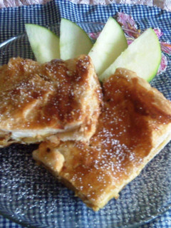 Una foto de Hojaldre con dulce de membrillo y queso crema