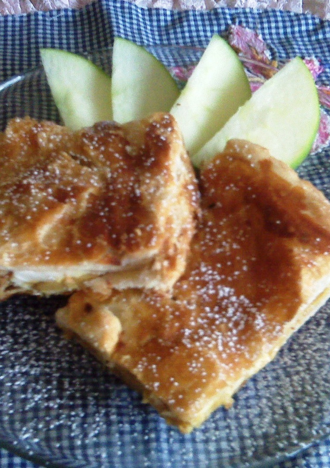 Una foto de Hojaldre con dulce de membrillo y queso crema