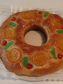 Una foto de Roscón de reyes mazapán