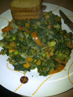 Una foto de Espinacas con verduras salteadas