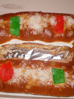 Una foto de Roscón de reyes esponjoso