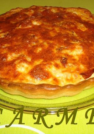Una foto de Quiché de gambas, embutidos y piñones