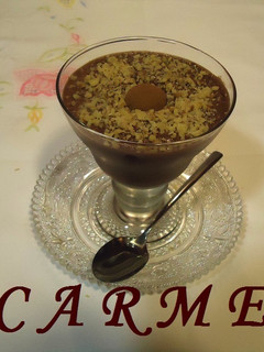 Una foto de Mousse de turrón de trufa