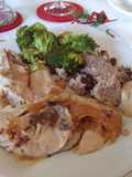 Pavita asada con relleno de carne y frutos secos