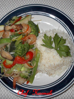 Una foto de Salteado de verduras orientales (orgánicas) con gambas