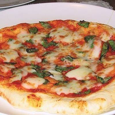 Pizza Margarita a la italiana Receta de Paola- Cookpad