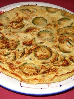 Una foto de Tortilla de calabacín con atún en escabeche