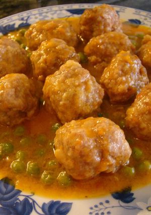 Una foto de Albóndigas con una rica salsa
