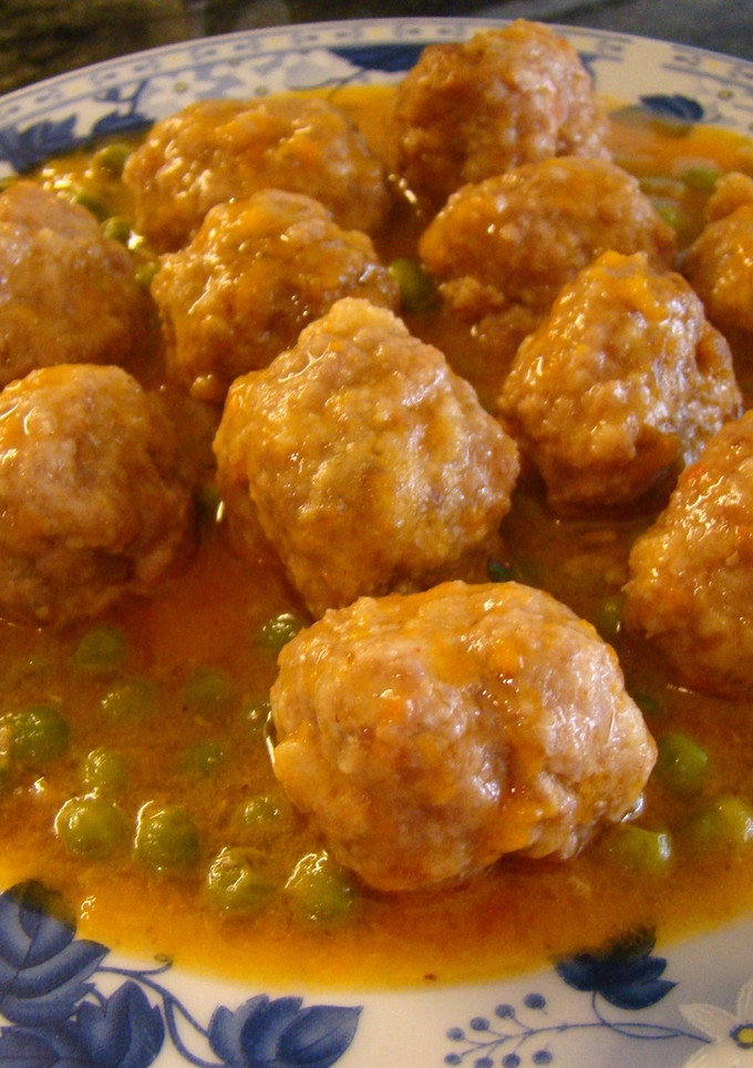 Una foto de Albóndigas con una rica salsa