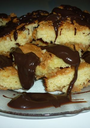 Una foto de Brownie de chocolate blanco