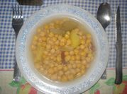 Una foto de picadillo con garbanzos