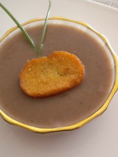 Una foto de Crema de lombarda y apio