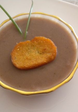 Una foto de Crema de lombarda y apio