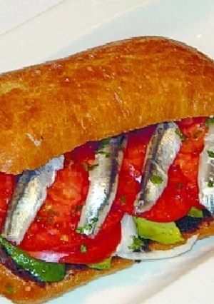 Una foto de Bocadillo de boquerones