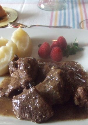 Una foto de Ragú de jabalí en salsa de vino de oporto