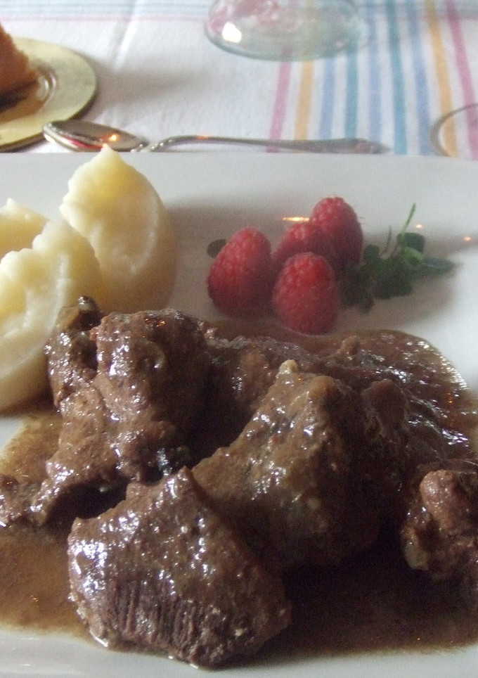 Una foto de Ragú de jabalí en salsa de vino de oporto
