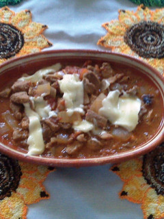 Una foto de Tinga poblana con queso
