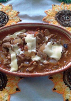 Una foto de Tinga poblana con queso