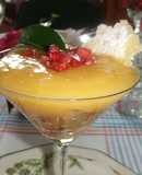 Macedonia de frutas con curd de lima y limón y estrella de bizcocho (en copa)