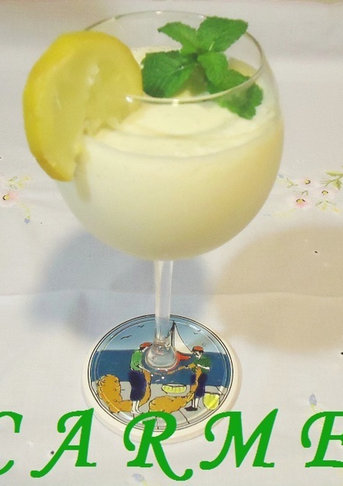 Una foto de Batido de melón y peras a la menta