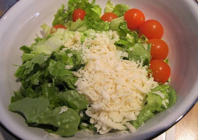 Ensalada de lechuga, tomate y parmesano Receta de Vilma Picapiedra- Cookpad