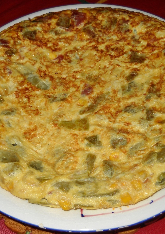Una foto de Tortilla de judías verdes con maíz y jamón serrano