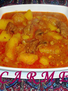 Una foto de Carne estofada con patatas y champiñones