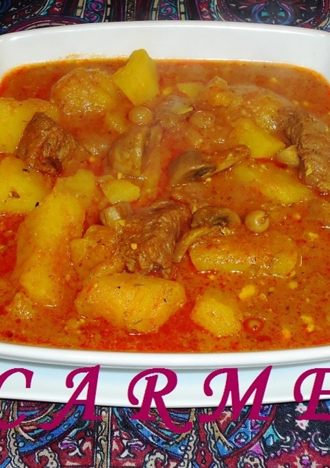 Una foto de Carne estofada con patatas y champiñones