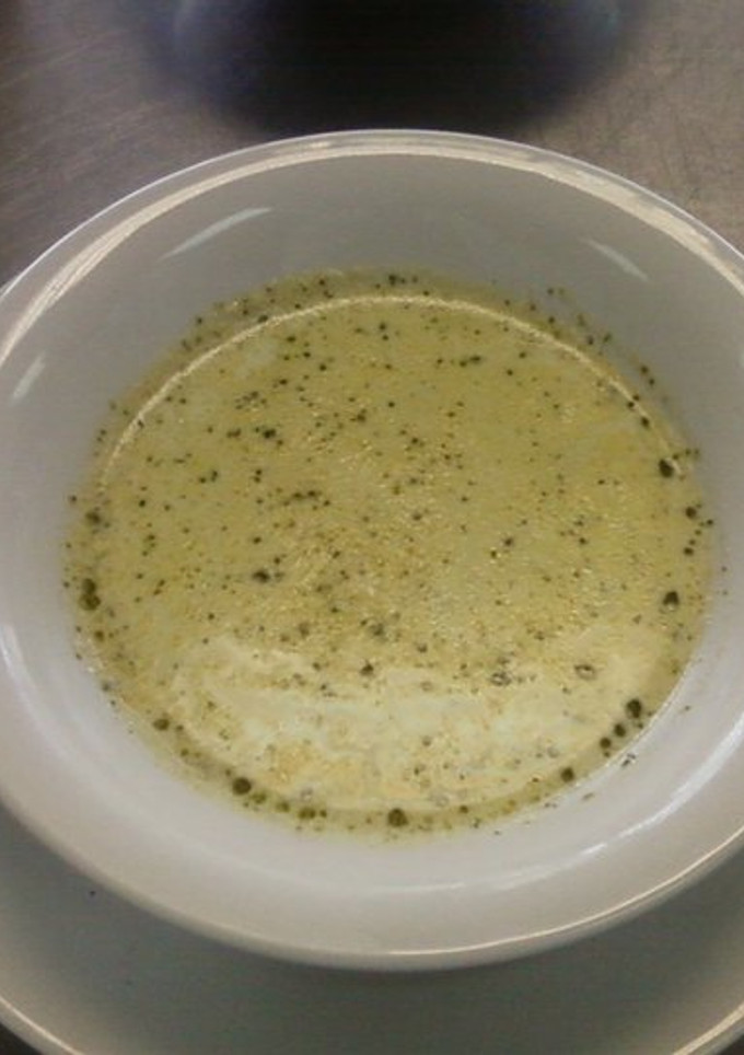 Una foto de Crema de brócoli y queso casera