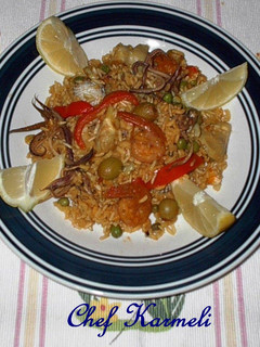 Una foto de Arroz integral orgánico con mariscos al txacolí