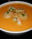 Crema de puerros y calabaza con langostinos