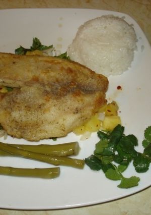 Una foto de Pescado en salsa de piña