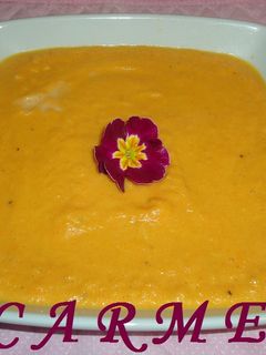 Una foto de Crema de zanahorias, manzana, nabo y puerros