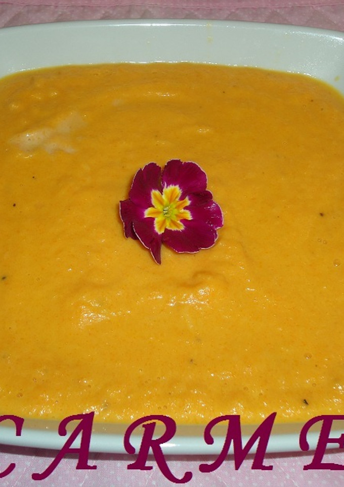 Una foto de Crema de zanahorias, manzana, nabo y puerros