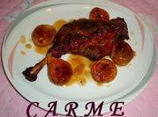 Una foto de muslo de pato al horno