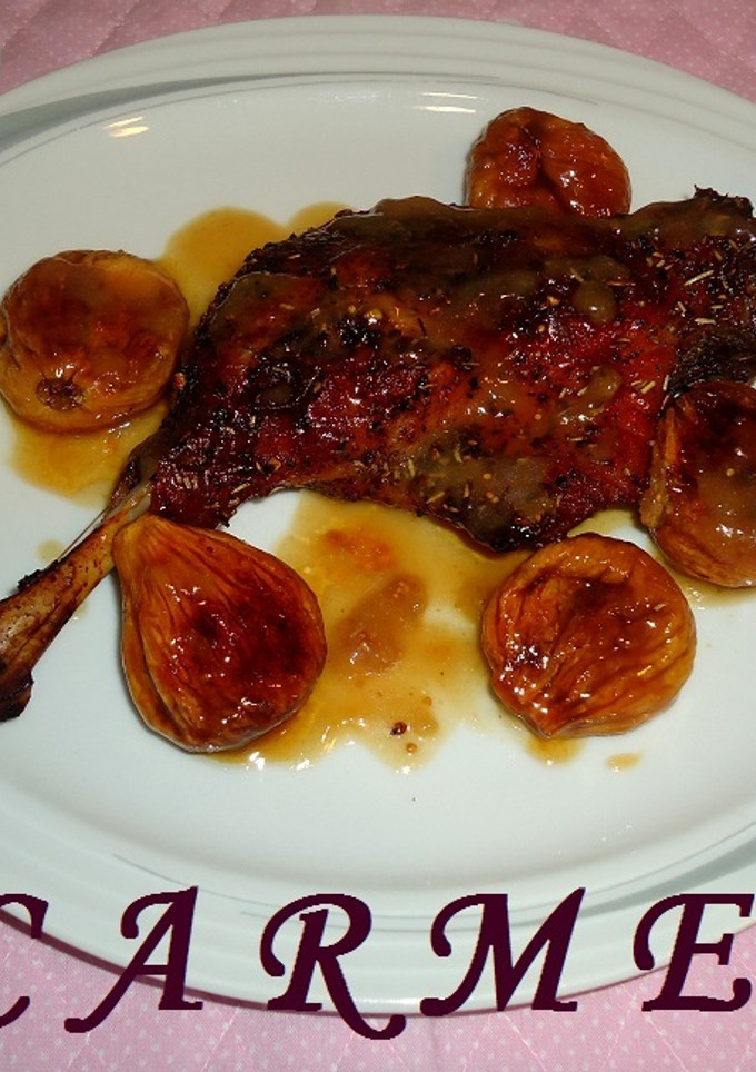 Una foto de Muslos de pato asados con higos caramelizados