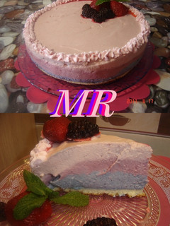Una foto de Tarta las tres frutas del bosque