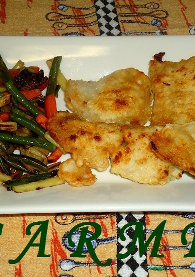Una foto de Merluza rebozada con salteado de verduras