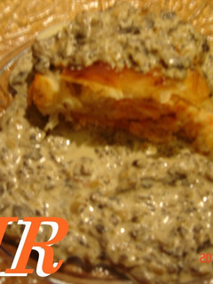 Una foto de Crujiente de salmón con salsa de champiñones
