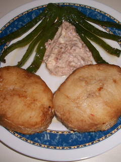 Una foto de Merluza con pimientos y salsa de atún