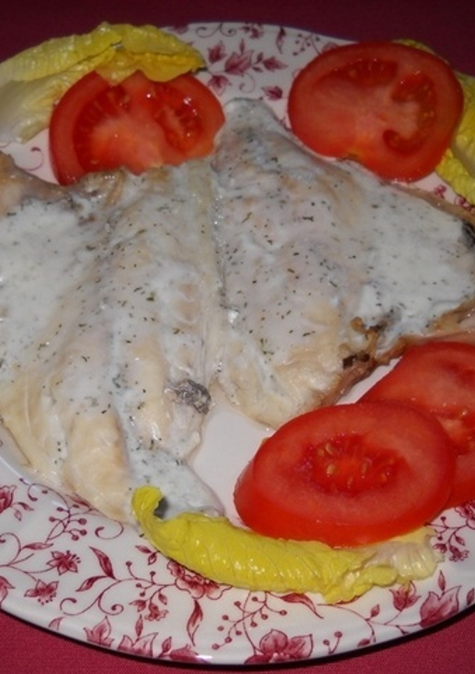 Una foto de Dorada con salsa de hierbas provenzales y ajo