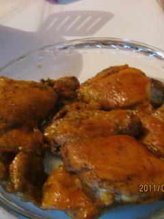 Una foto de Caderas de pollo en salsa