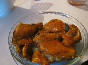 Una foto de Caderas de pollo en salsa