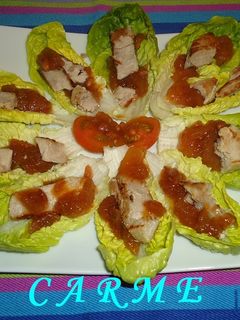 Una foto de Ensalada de atún fresco, cogollo de lechuga y chutney de higos