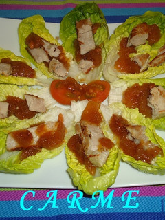 Una foto de Ensalada de atún fresco, cogollo de lechuga y chutney de higos