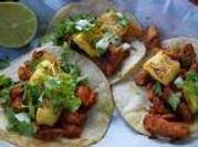 Una foto de taco al pastor con achiote